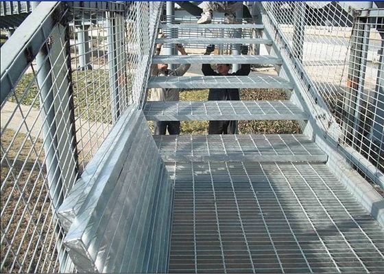Κομμένο οδοντωτά ανοξείδωτο κιγκλίδωμα χάλυβα βημάτων σκαλοπατιών