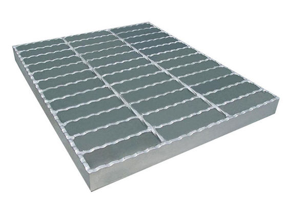 30*100mm γαλβανισμένος ενωμένος στενά χάλυβας που ξύνει την υπαίθρια διάβαση πεζών σχαρών μετάλλων