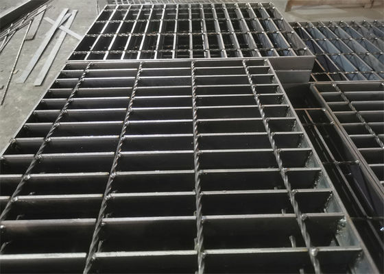 Αντι πιάτο 65x5mm κιγκλιδωμάτων χάλυβα χαμηλού άνθρακα ολισθήσεων για τους αγωγούς σταδίων