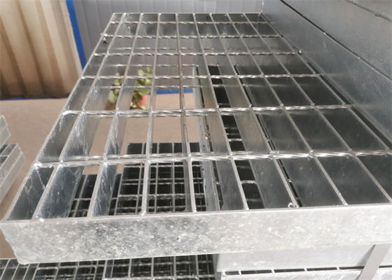 Γαλβανισμένη διάβαση πεζών χάλυβα καυτής εμβύθισης που ξύνει το πάχος 6mm αντικλεπτικό