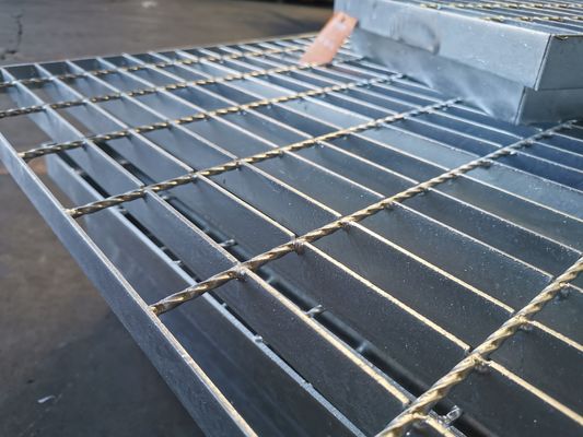 32x3mm γαλβανισμένο πιάτο Swage κιγκλιδωμάτων χάλυβα που κλειδώνεται για Driveway τη διάβαση πεζών