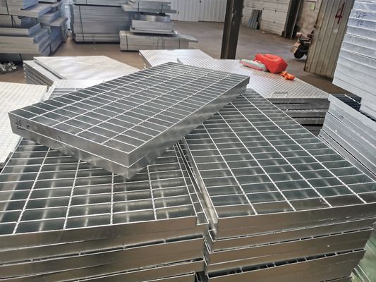 Τετραγωνικά βήματα 40mm σκαλοπατιών σχαρών χάλυβα λιμένων αντιολισθητικά για την εφαρμοσμένη μηχανική υγιεινής