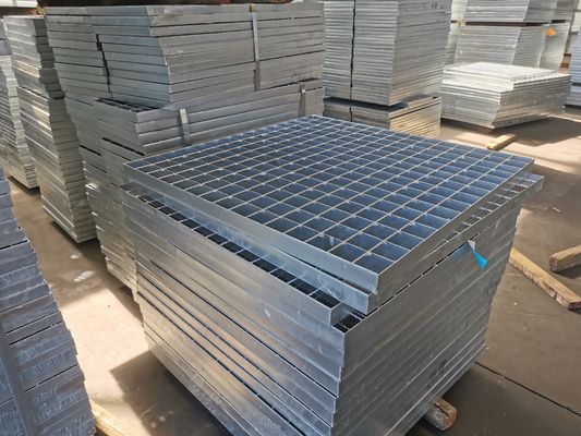 Επίπεδος τύπος 76mm γαλβανισμένα πρότυπα κιγκλιδωμάτων NAAMM σκαλοπατιών διασκεδασμού θερμότητας πλέγματος χάλυβα