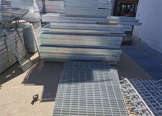 304 Driveway χάλυβα άνθρακα SS 316SS σχάρες που ξύνουν το μήκος 12m υψηλής αντοχής