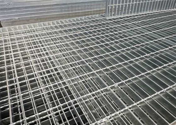 Driveway χάλυβα καυτής εμβύθισης γαλβανισμένες σχάρες που ξύνουν τη 25*3mm προσαρμοσμένη μορφή