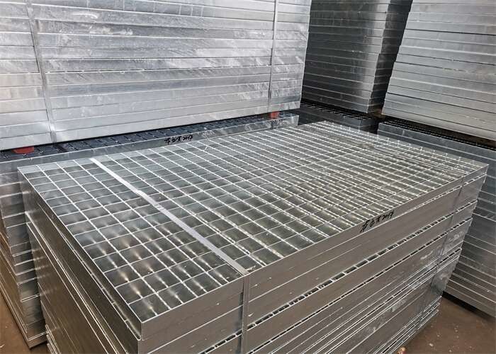 ISO9001 ασημένιες Driveway χάλυβα χρώματος σχάρες που ξύνουν για το δρόμο Flyover
